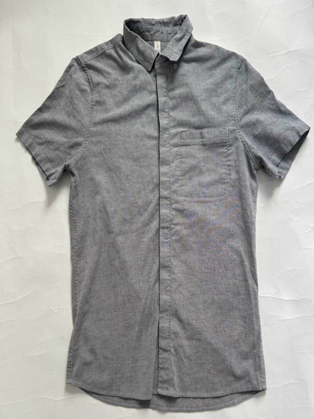 Lululemon Shirt Mens size S Gray Short Sleeve Button Up Business Casual Preppy